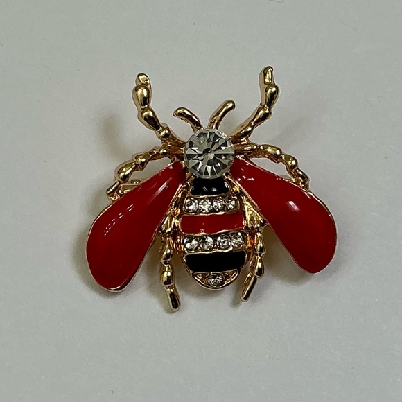 1 Red and 1 Black Flying Insect Brooch - Picture 4 of 7